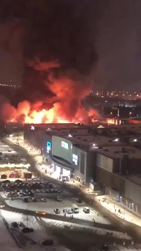 Видео пожар крокус. Пожар в Москве мега Химки. Мега Химки сгорел. ТЦ мега Химки пожар. Мега Химки взрыв.