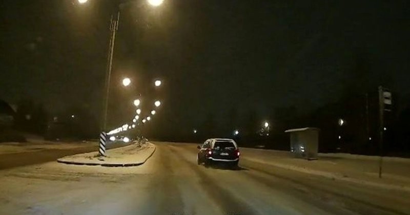 Столб был очень близок: женщина подрезала автомобиль в Санкт-Петербурге