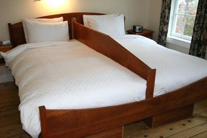 Кровати для френдзоны