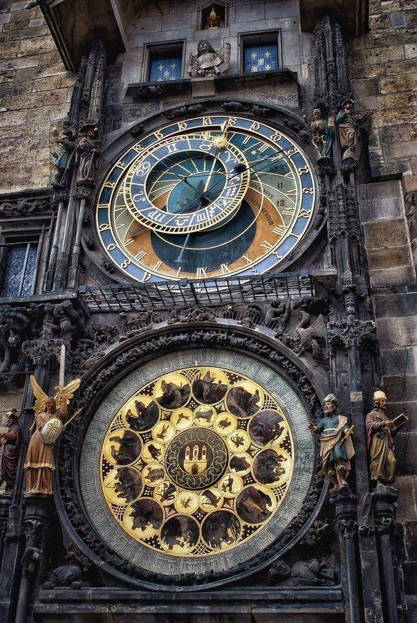 20. Астрономические часы в Праге, установленные в 1410 году. Они до сих пор работают и являются старейшими в своем роде