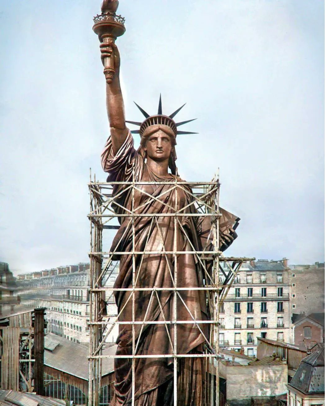 26. Статуя Свободы до того, как ее отправили в Америку. Франция, 1886 год