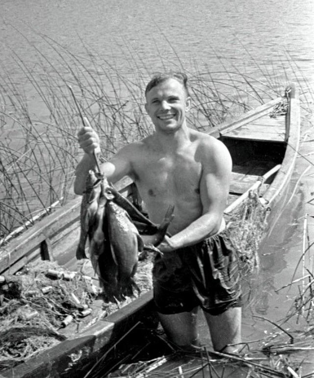 Юрий Гагарин на рыбалке, 1965 год