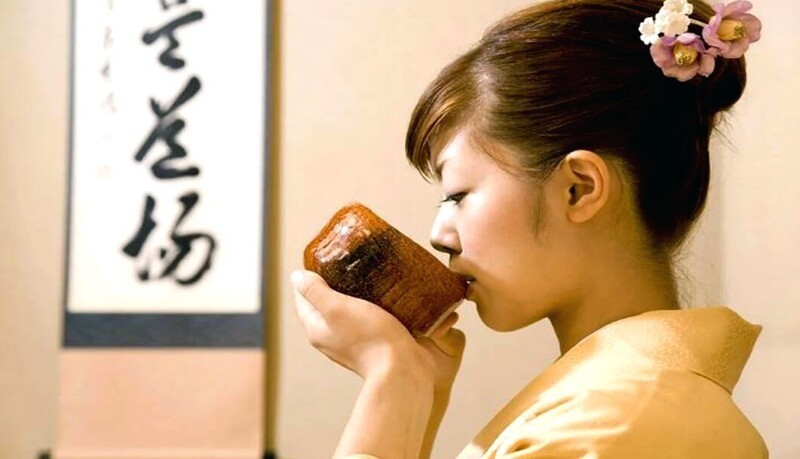 Почему китайцы постоянно пьют обычный кипяток и носят его с собой