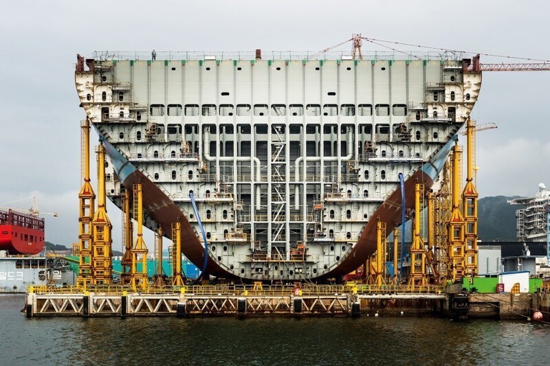 Самый большой в мире контейнеровоз