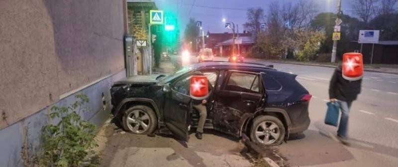 Когда не обращаешь внимание на знаки: столкновение двух автомобилей в Иваново