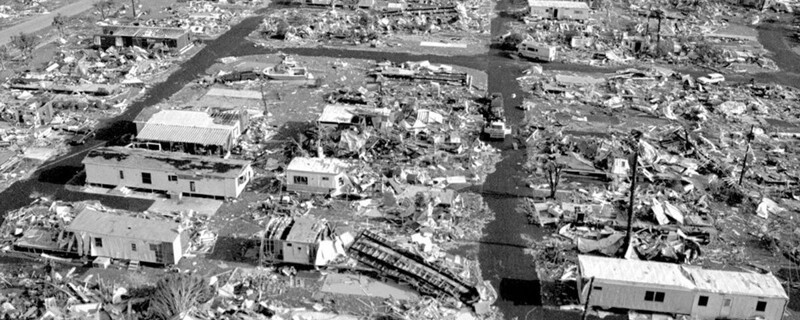 Самым смертоносным ураганом считается Галвестонский, обрушившийся на Техас в 1900 году. Ветер достигал скорости 214 км в час, и унес жизни около 8000 человек