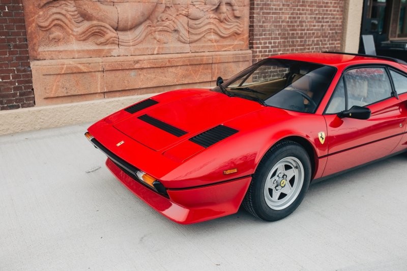 Малолитражка Ferrari 1984 года выпуска: классический суперкар с уменьшенным объемом двигателя