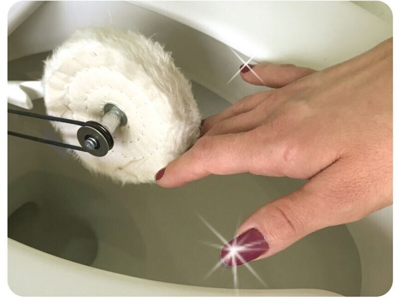 Накладка на унитаз для полировки ногтей помогает соблюдать чистоту в квартире