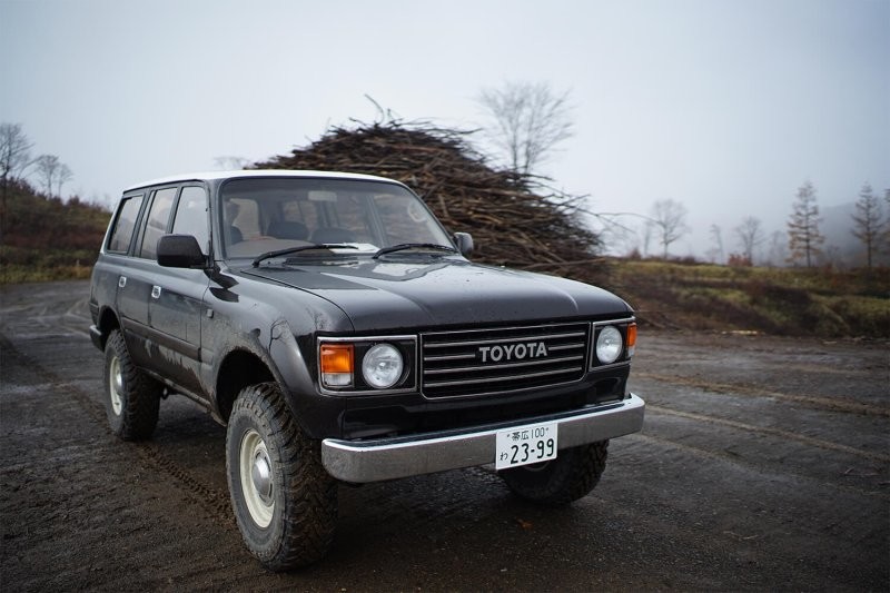 Если Toyota Land Cruiser из 90-х недостаточно ностальгирует, то японская компания Flex вернет его в 80-е