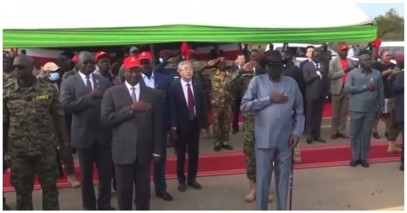 Президент Южного Судана обмочился на торжественном мероприятии