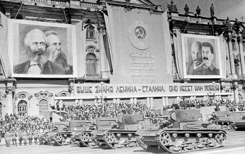  Военный парад на пл. Урицкого (Дворцовой). 1 мая 1938 года