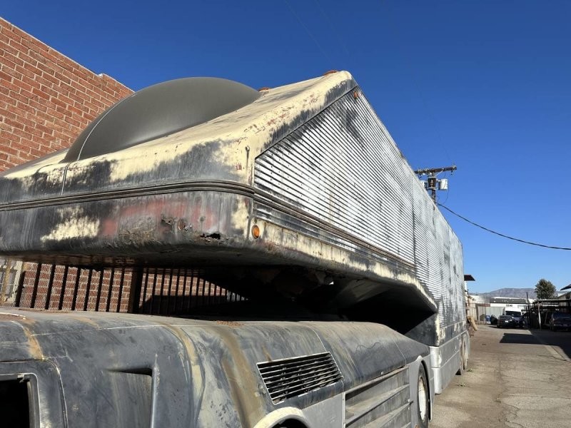 Причудливый грузовик Peterbilt из фантастического сериала выставлен на продажу