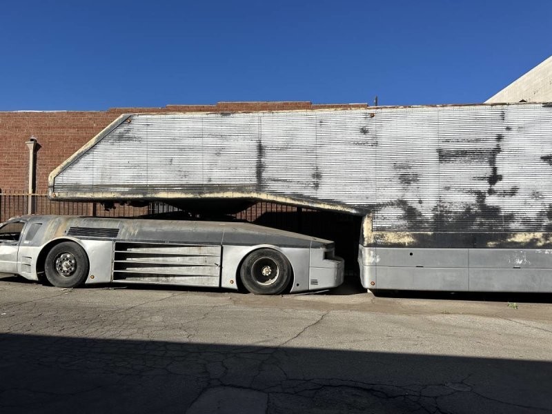 Причудливый грузовик Peterbilt из фантастического сериала выставлен на продажу