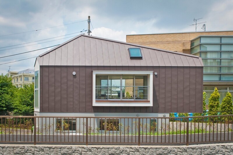 В Японии построили узкий дом, который внутри оказался немаленьким