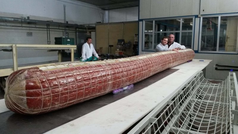 Мортаделла – большая и вкусная колбаса из Италии