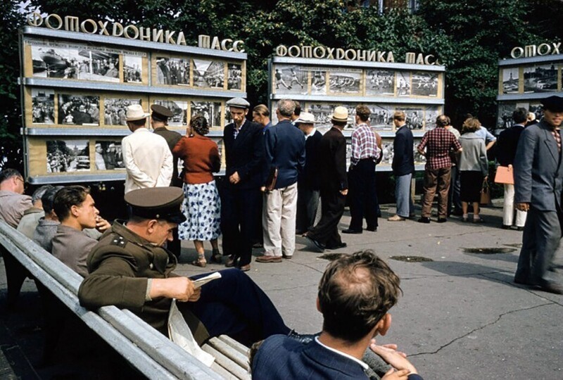 Уличные стенды фотохроники ТАСС, 1960 год, Москва