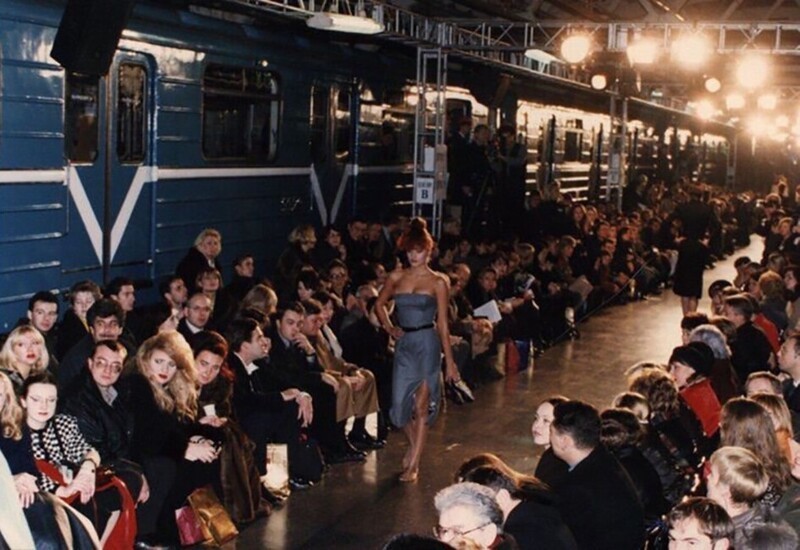 Показ Givenchy в московском метро, 1997 год