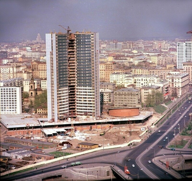 Строительство здания СЭВ. Москва, 1967 год