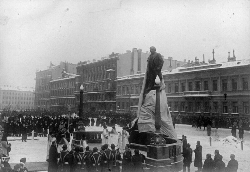 Театральная площадь. Открытие памятника М.И. Глинке. 1906 год