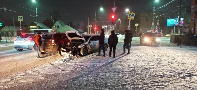 Авария дня. В Оренбурге пьяный водитель «КамАЗа» погубил молодую девушку