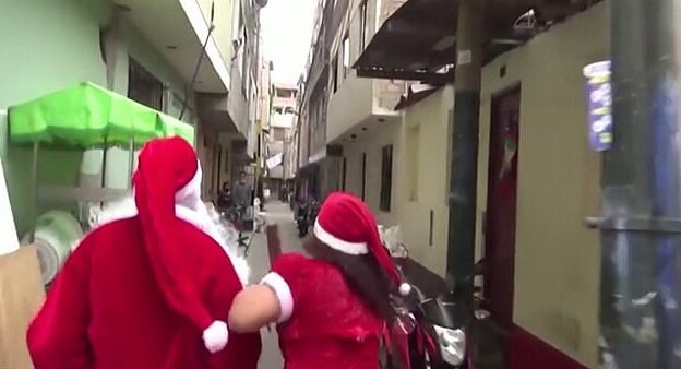 Хо-хо-хо! Полицейские в Перу переоделись в Санта-Клаусов и накрыли банду наркоторговцев