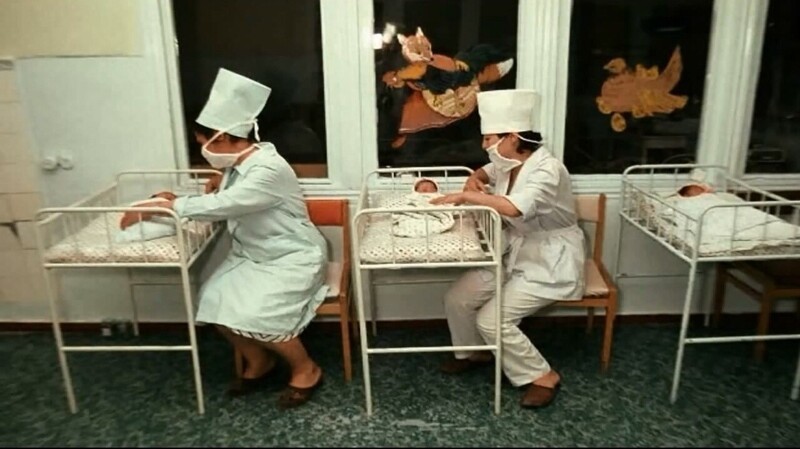 Медсестры, работающие в одном из Московских родильных отделений. СССР, 1974 год