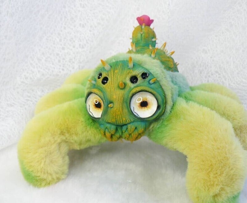Самоучка мастерит игрушки в виде милых инопланетных существ