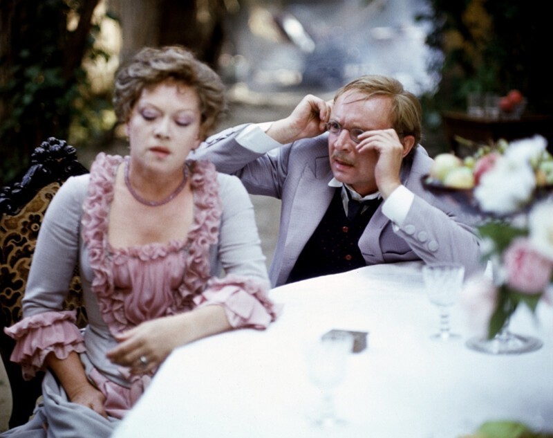 Алиса Фрейндлих и Андрей Мягков на съёмочной площадке художественного фильма «Жестокий романс» в Костроме, 1983 год