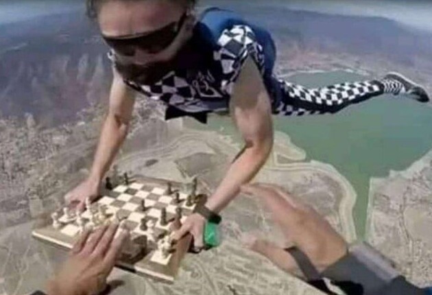 Странное желание сыграть в шахматы в полёте