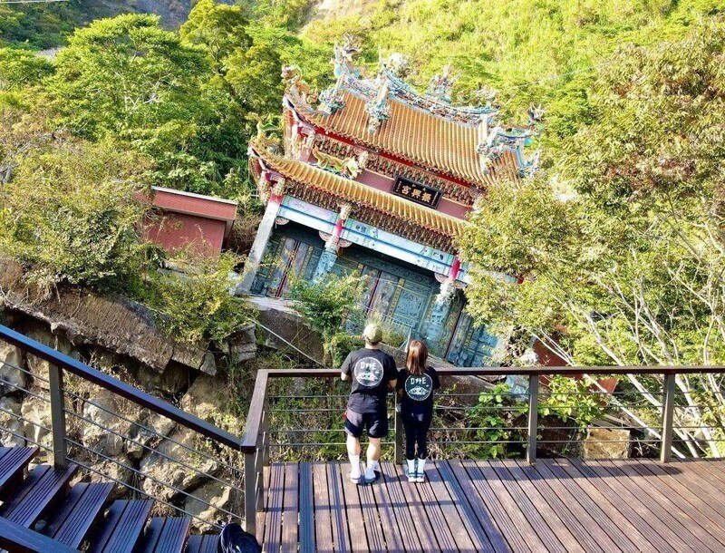 Туристы облюбовали подобие "Пизанской башни" на Тайване