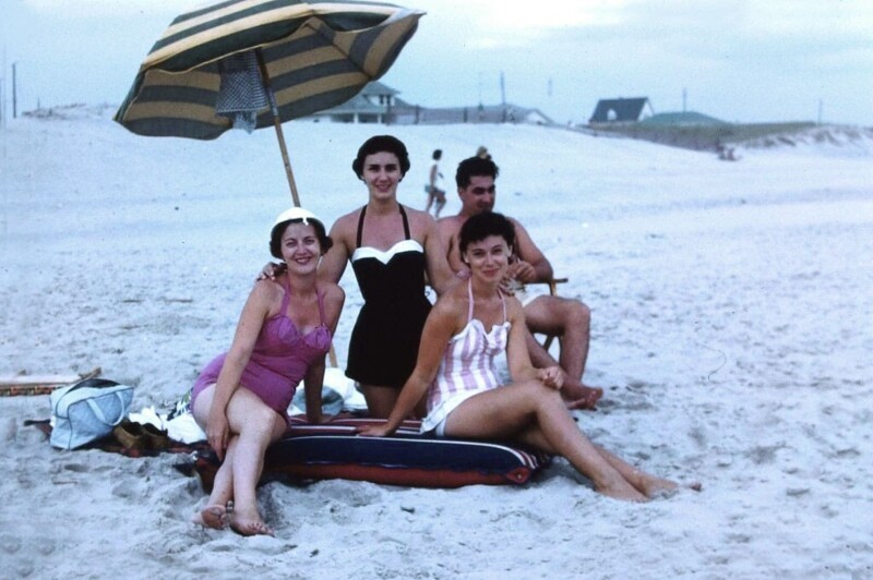 На пляже 1950-е