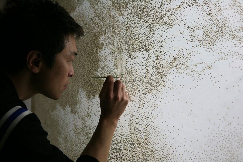 Кореец делает картины с помощью ароматических палочек