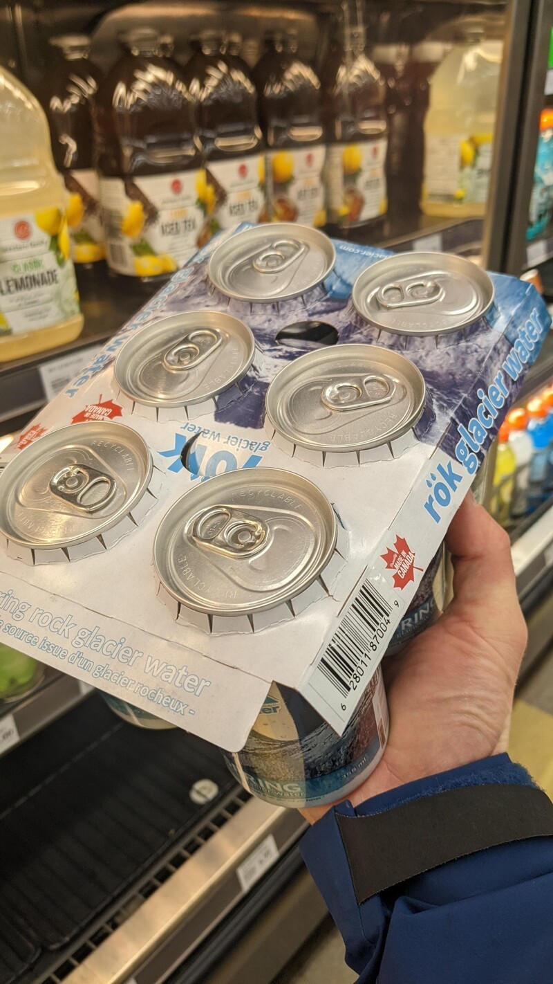 Экологичная картонная крышка для упаковки пива заменила неэкологичный пластик