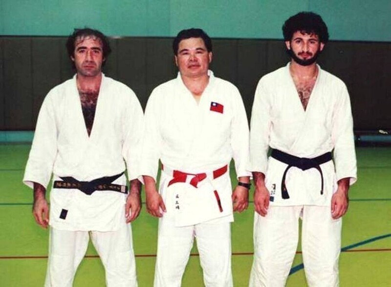 Усама бен Ладен (крайний справа) на занятиях по дзюдо. Саудовская Аравия. 80-е