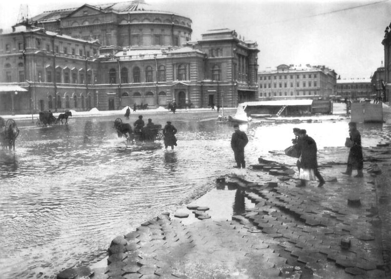 Театральная площадь во время наводнения. 12 ноября 1903 год
