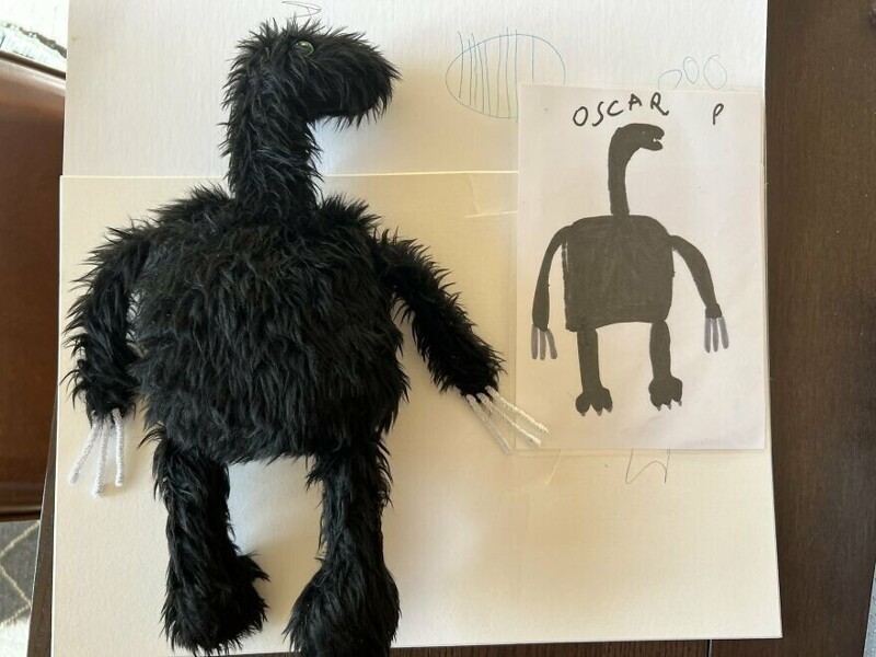 Учитель из Австралии делает игрушки по рисункам учеников