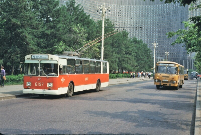 Советский и российский высокопольный троллейбус большой вместимости ЗиУ-9. 2-й Поперечный проезд, Москва, 1989 год
