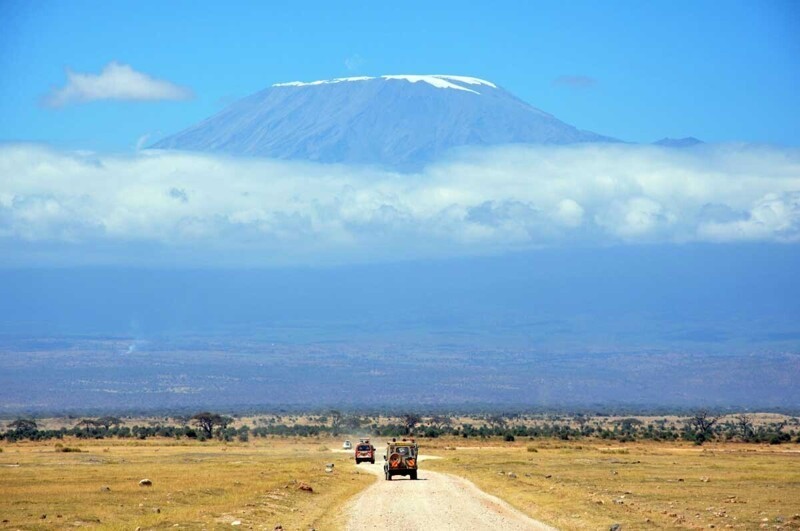 Гора Килиманджаро, Кения –  самая высокая отдельно стоящая гора в мире высотой 5890 метров