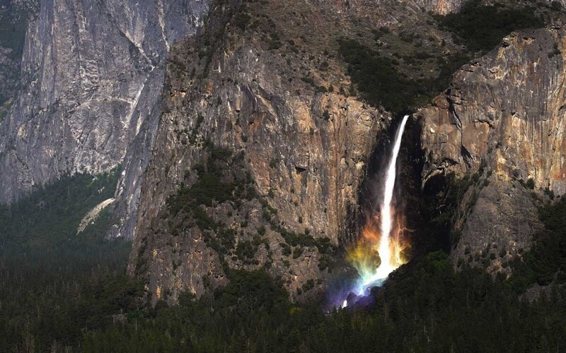 Водопад "Фата невесты" в национальном парке Йосемити, Калифорния