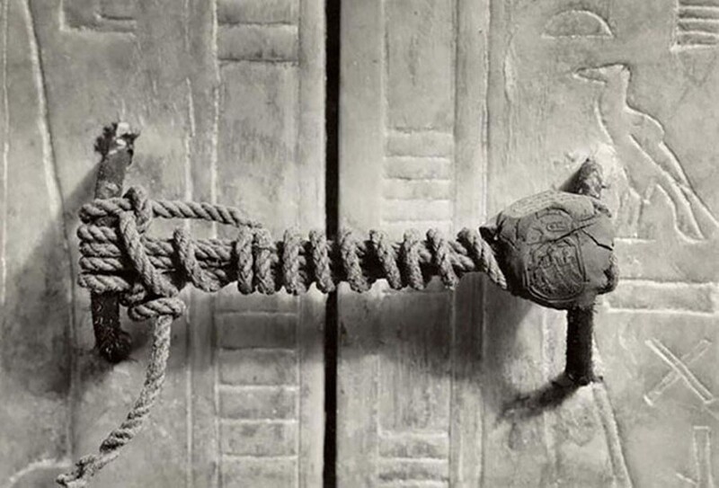 Нетронутая печать с гробницы Тутанхамона через 3 тысячи 245 лет, 1922 год
