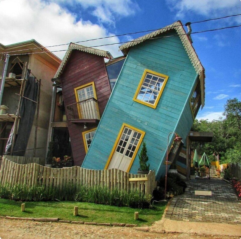 Кривой дом в Бразилии