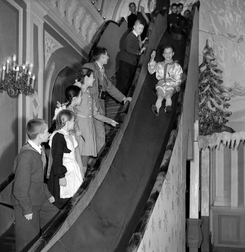 Аттракционы на Новогодней ёлке в Колонном зале Дома Союзов, 1950 год