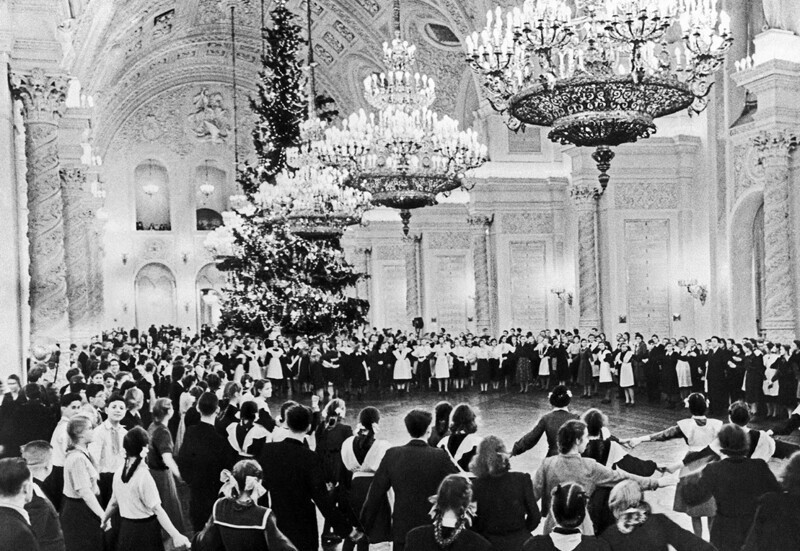 Новогодний вечер для школьников в Георгиевском зале Московского Кремля, 1953 год