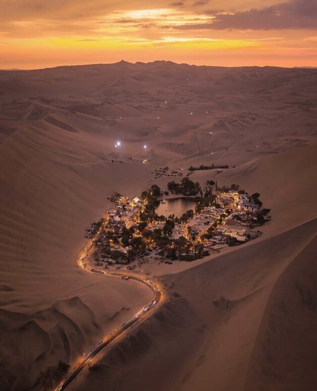Уакачина, деревня в Перу, построенная вокруг оазиса