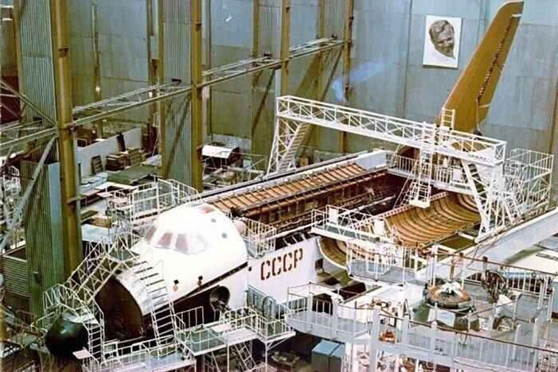 Создание советского космического корабля "Буран", 1982 год
