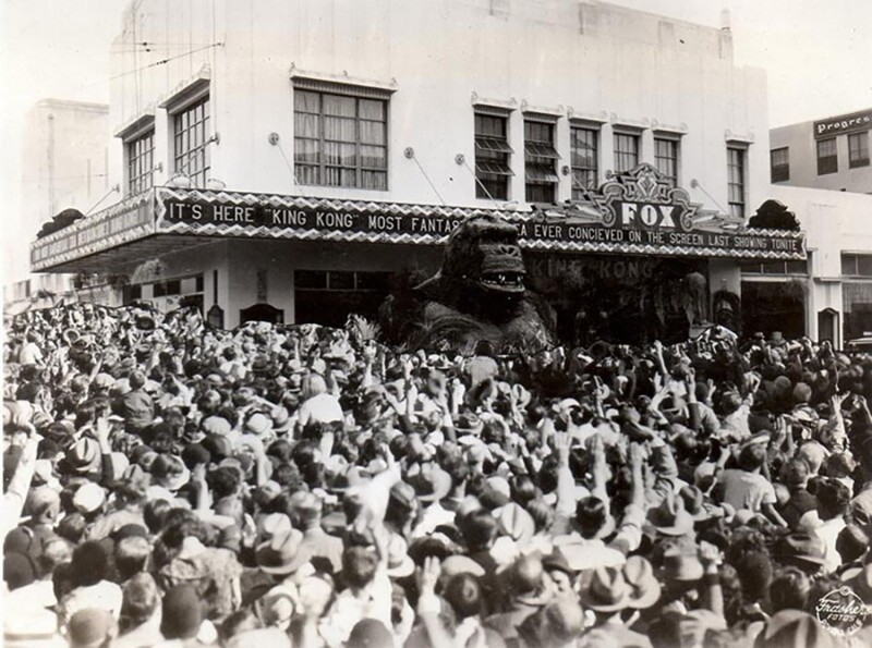 Зрители штурмуют кинотеатр с фильмом о Кинг-Конге. США, 1933 год