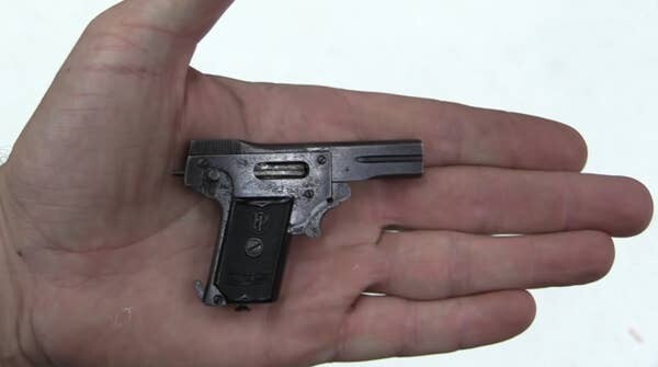 12. Это 2,7-мм «Колибри», самый маленький пистолет в мире