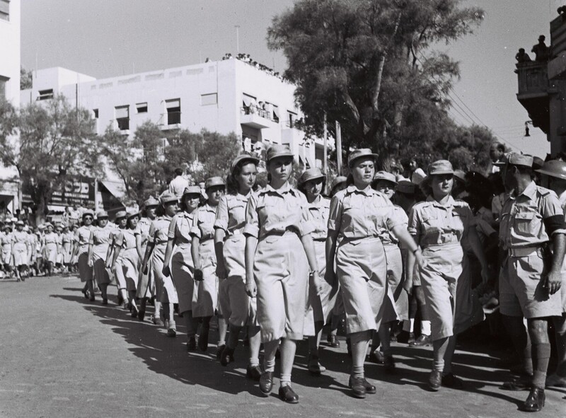  Девушки-военнослужащие ЦАХАЛ на параде в Тель-Авиве, 1948 год