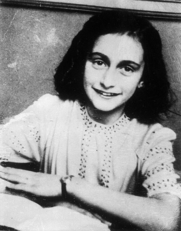 Анна Франк - еврейская девочка, которая с семьёй скрывалась от нацистского террора в Нидерландах, но в итоге была найдена и отправлена в Освенцим. Известна по всему миру благодаря ее случайно сохранившимся дневникам