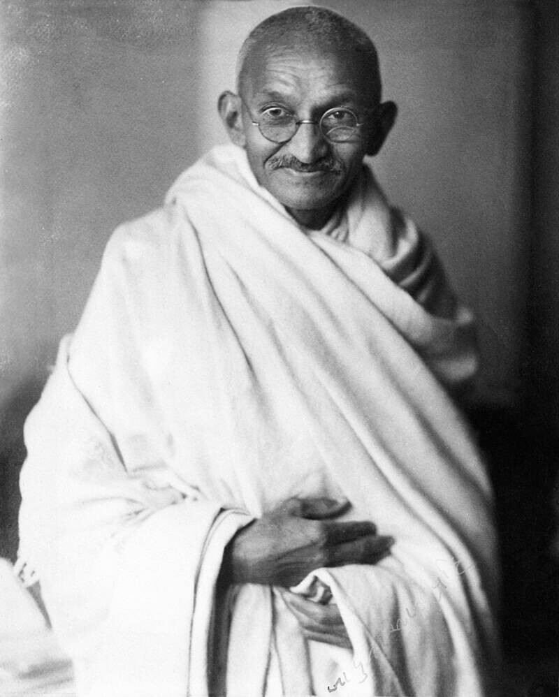 Махатма Ганди - индийский политический деятель, чьи взгляды были основаны на философии ненасилия